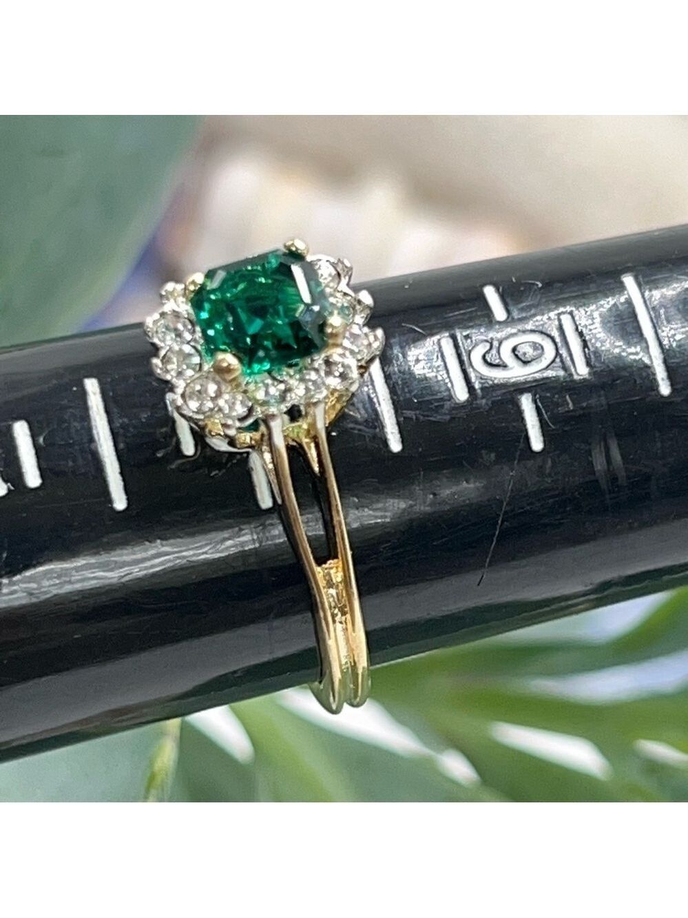 Elegant Gold and Green Gemstone Ring